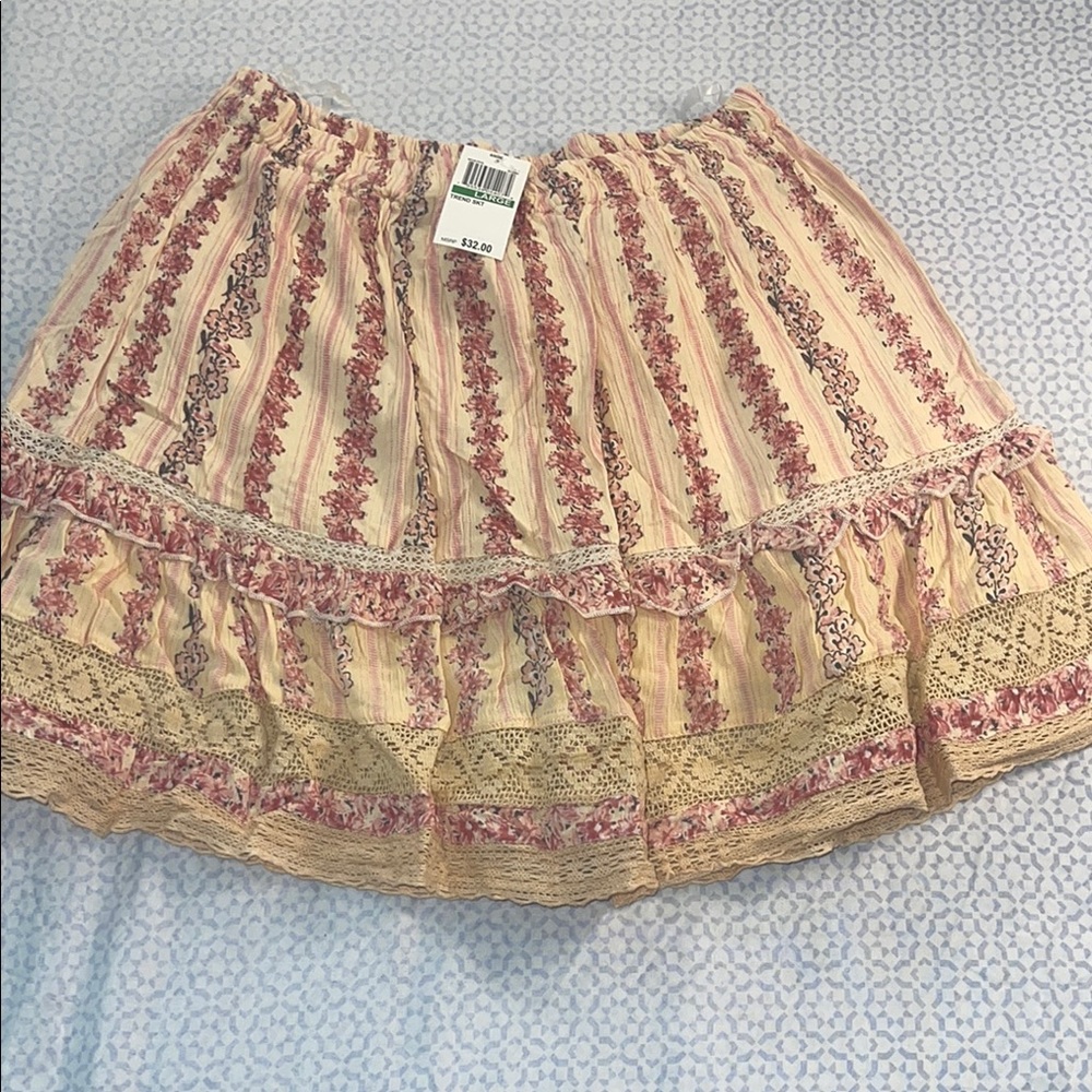 Angie Floral Beige Skirt with Lace Trim woman size large